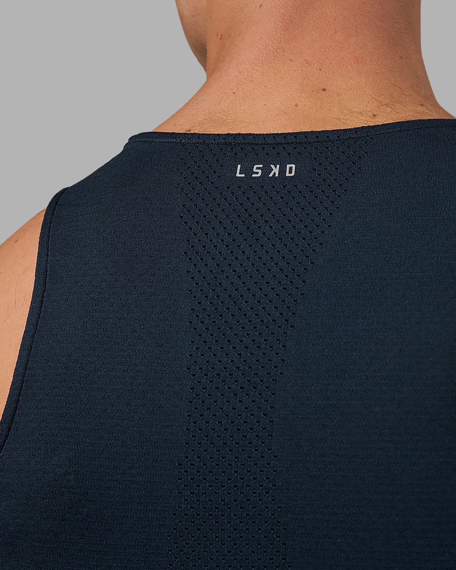aeroflx-seamless-tank-bJDPvsEq-1.webp Sale LSKD AeroFLX+ Seamless Tank Navy/Navy