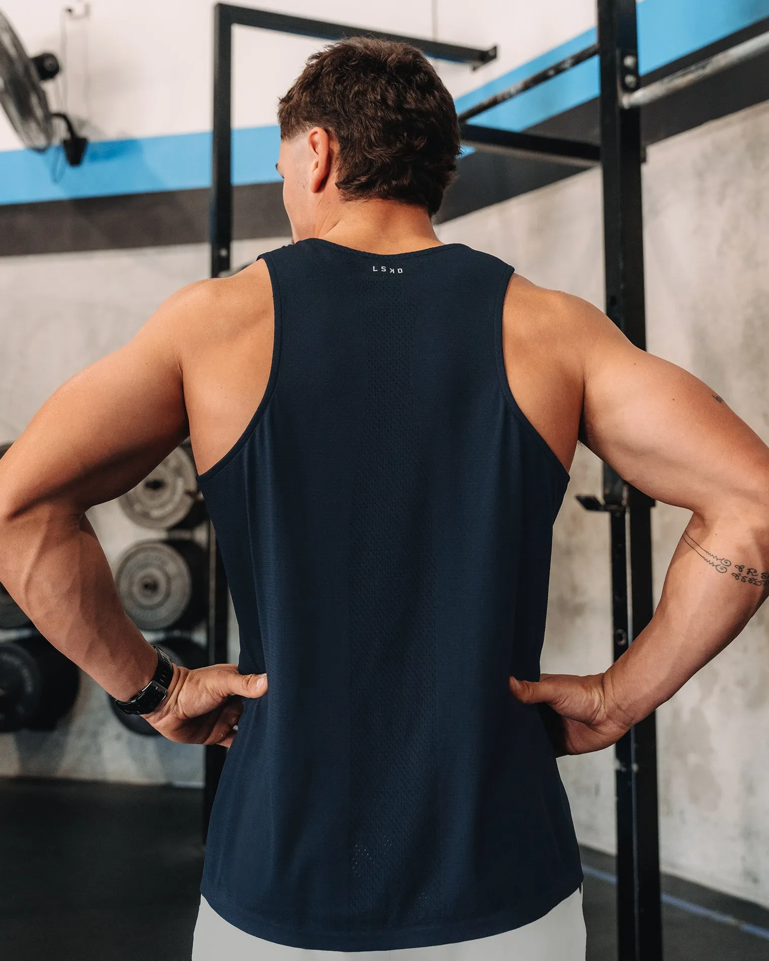 aeroflx-seamless-tank-bJDPvsEq-2.webp Sale LSKD AeroFLX+ Seamless Tank Navy/Navy