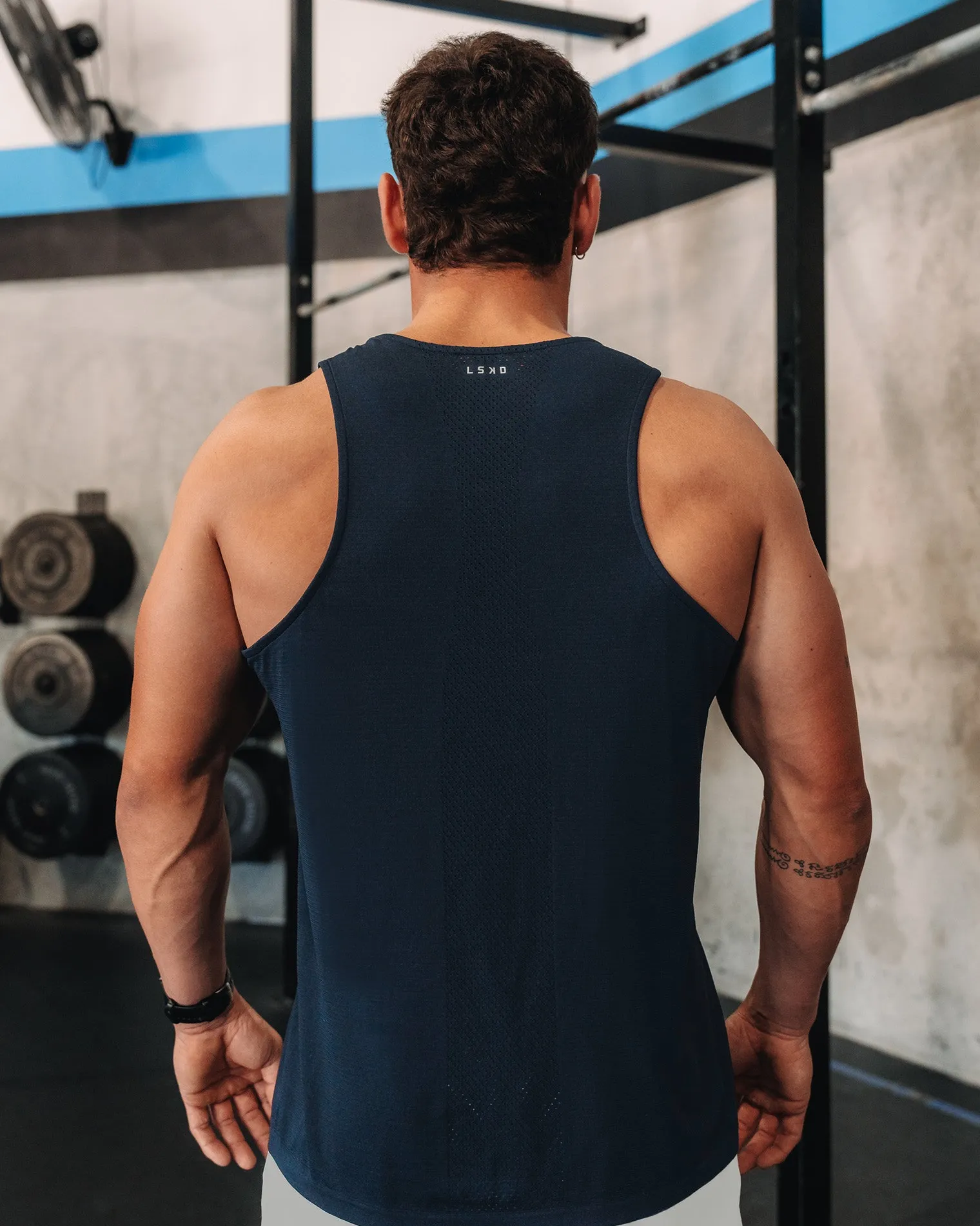 aeroflx-seamless-tank-bJDPvsEq-8.webp Sale LSKD AeroFLX+ Seamless Tank Navy/Navy