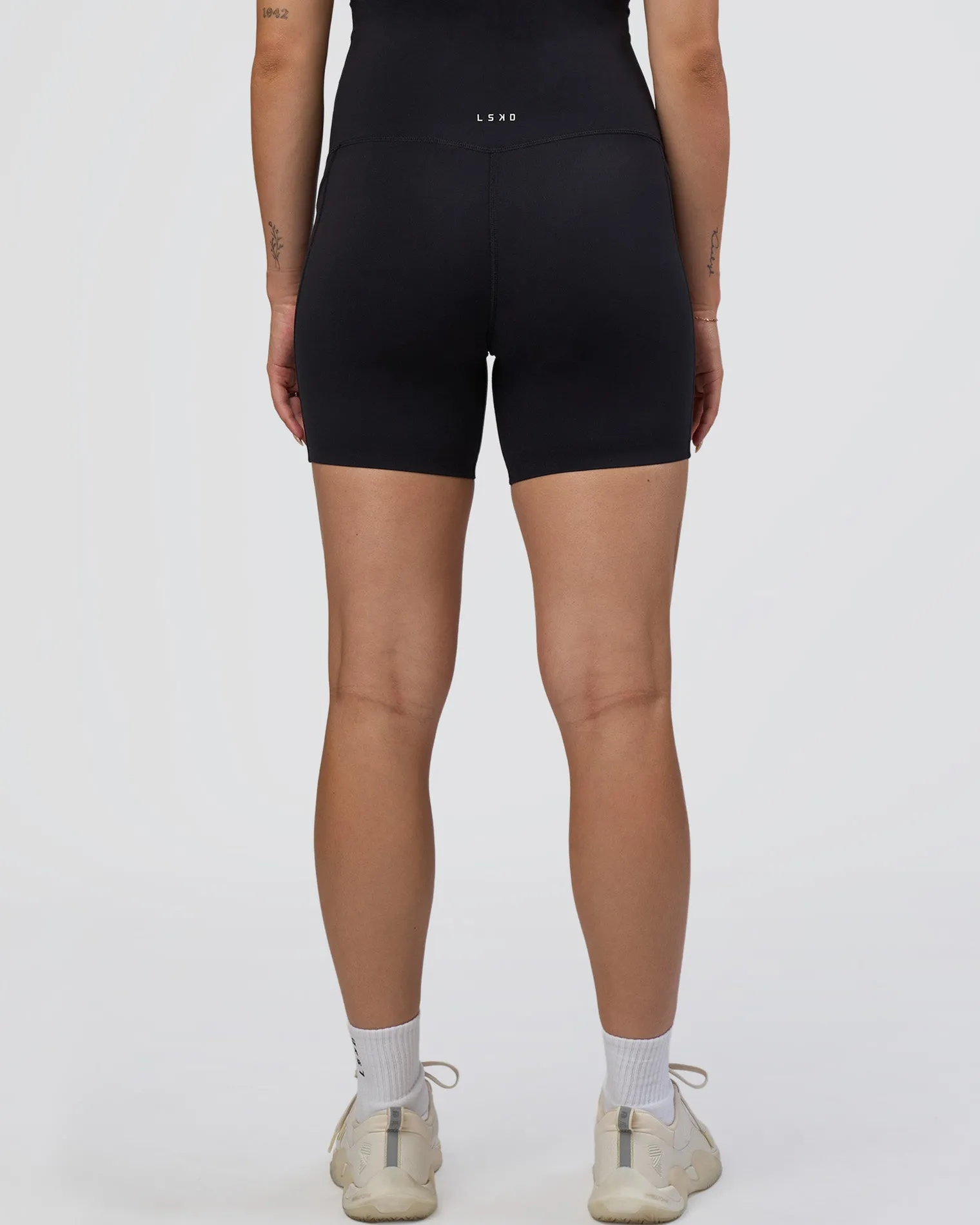 elixir-ultra-high-rise-materni-SNAKiFGg-3.webp Fashion LSKD Elixir Ultra High-Rise Maternity 6" Short Pockets Black