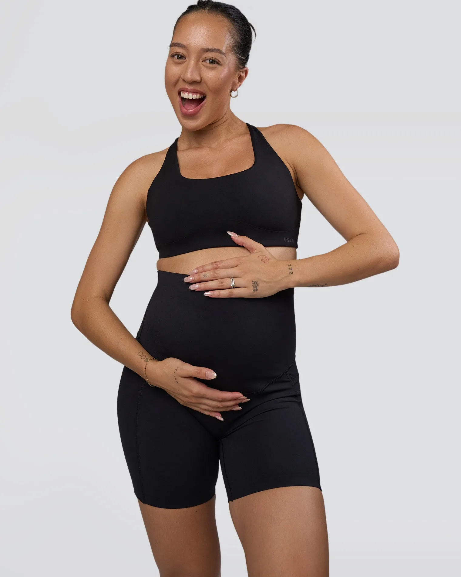 elixir-ultra-high-rise-materni-SNAKiFGg-4.webp Fashion LSKD Elixir Ultra High-Rise Maternity 6" Short Pockets Black