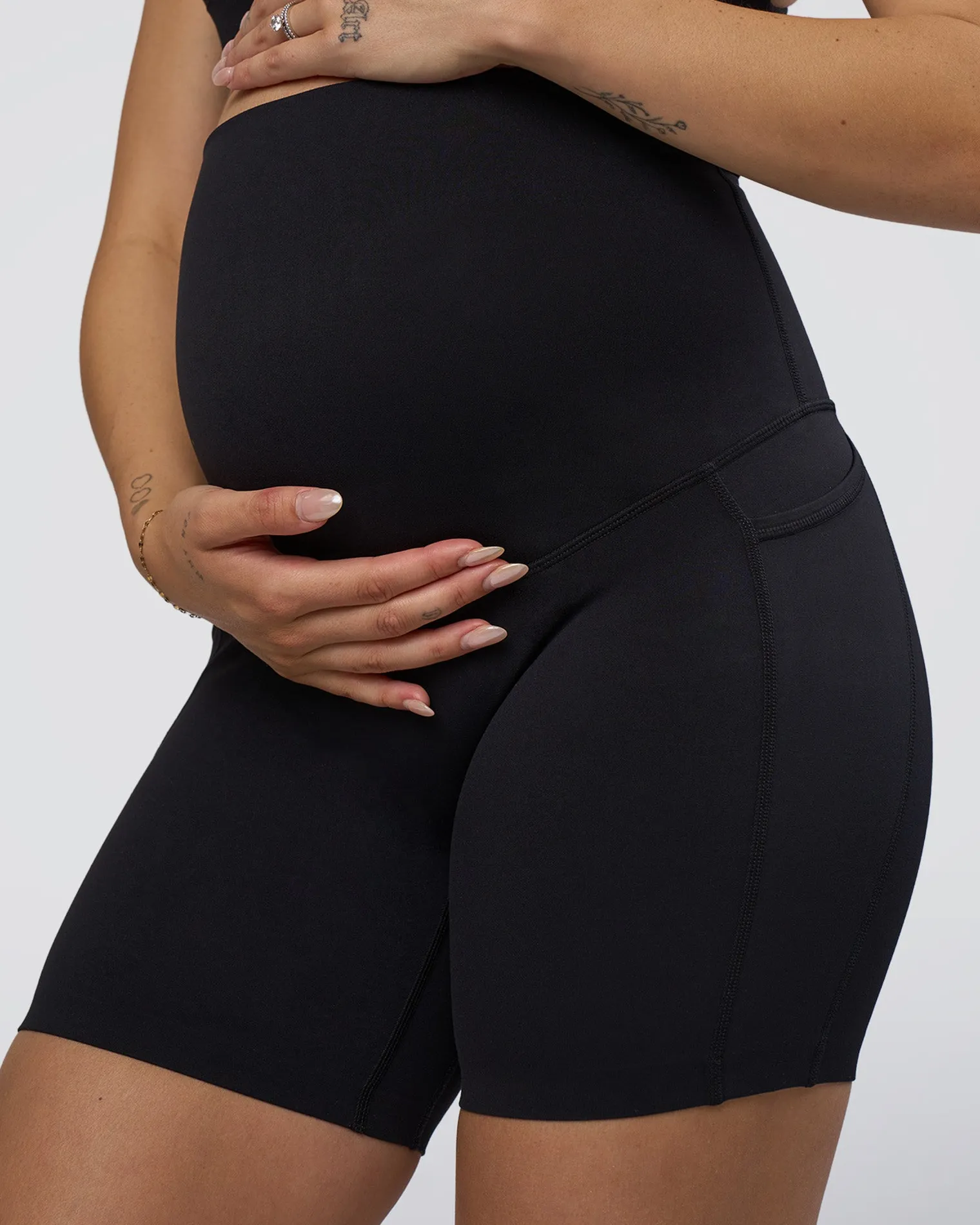 elixir-ultra-high-rise-materni-SNAKiFGg-5.webp Fashion LSKD Elixir Ultra High-Rise Maternity 6" Short Pockets Black