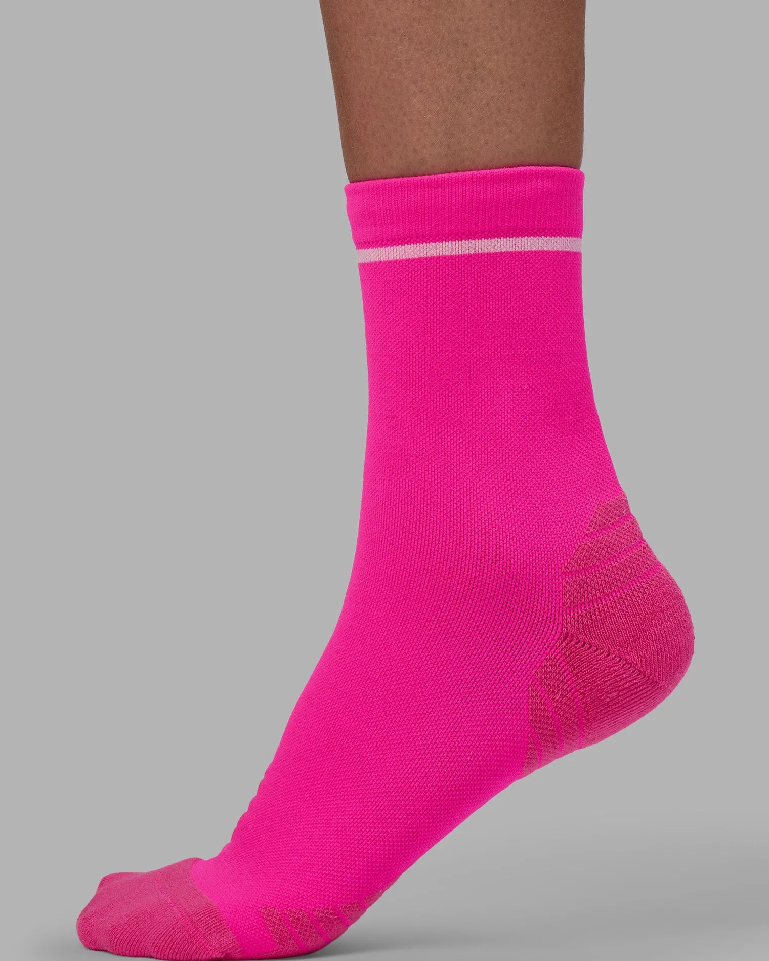 fast-performance-quarter-socks-lOaFrBEA-4.webp New LSKD Fast Performance Quarter Socks Neon Pink White