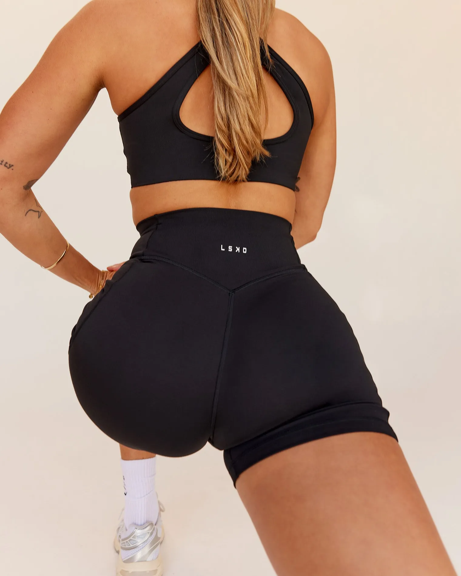 fusion-v-contour-ultra-high-ri-jEBCzzlL-3.webp Sale LSKD Fusion V-Contour Ultra High-Rise 4” Short Pockets Black