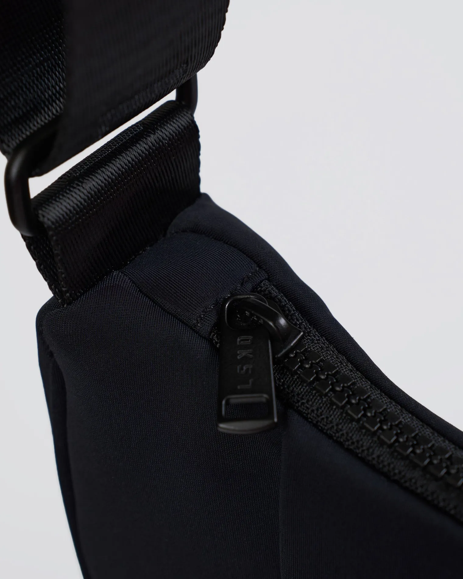 infinite-shoulder-bag-rQGYLiSt-2.webp New LSKD Infinite Shoulder Bag Black