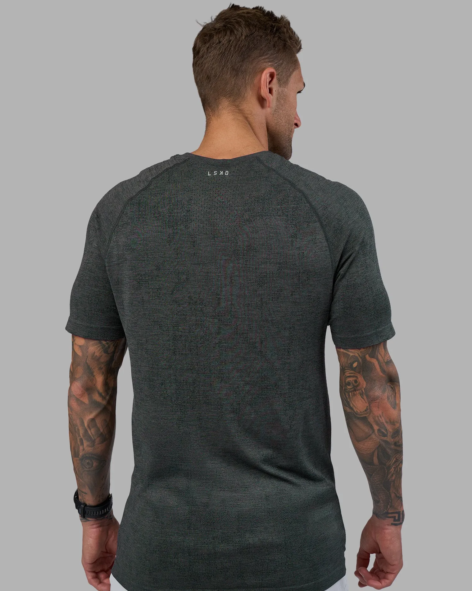 mens-aeroflx-seamless-tee-yCvNLIGI-3.webp New LSKD Mens AeroFLX+ Seamless Tee Black Camo Graphite