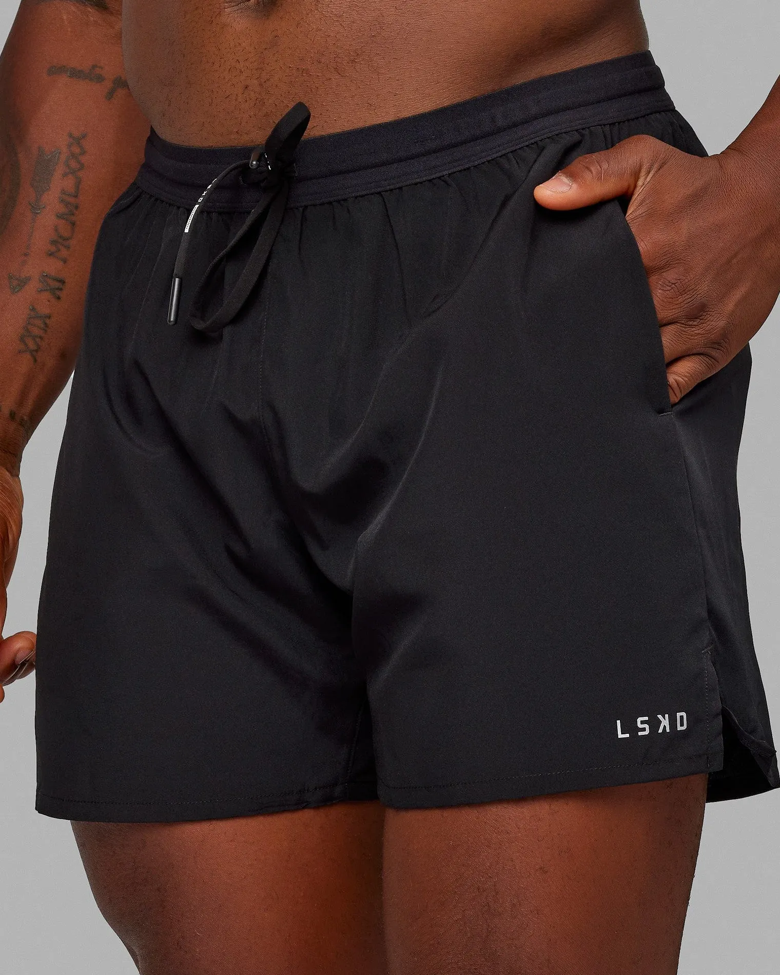 pace-5quot-lined-performance-s-pehYYGYa-1.webp New LSKD Pace 5" Lined Performance Shorts Black Reflective