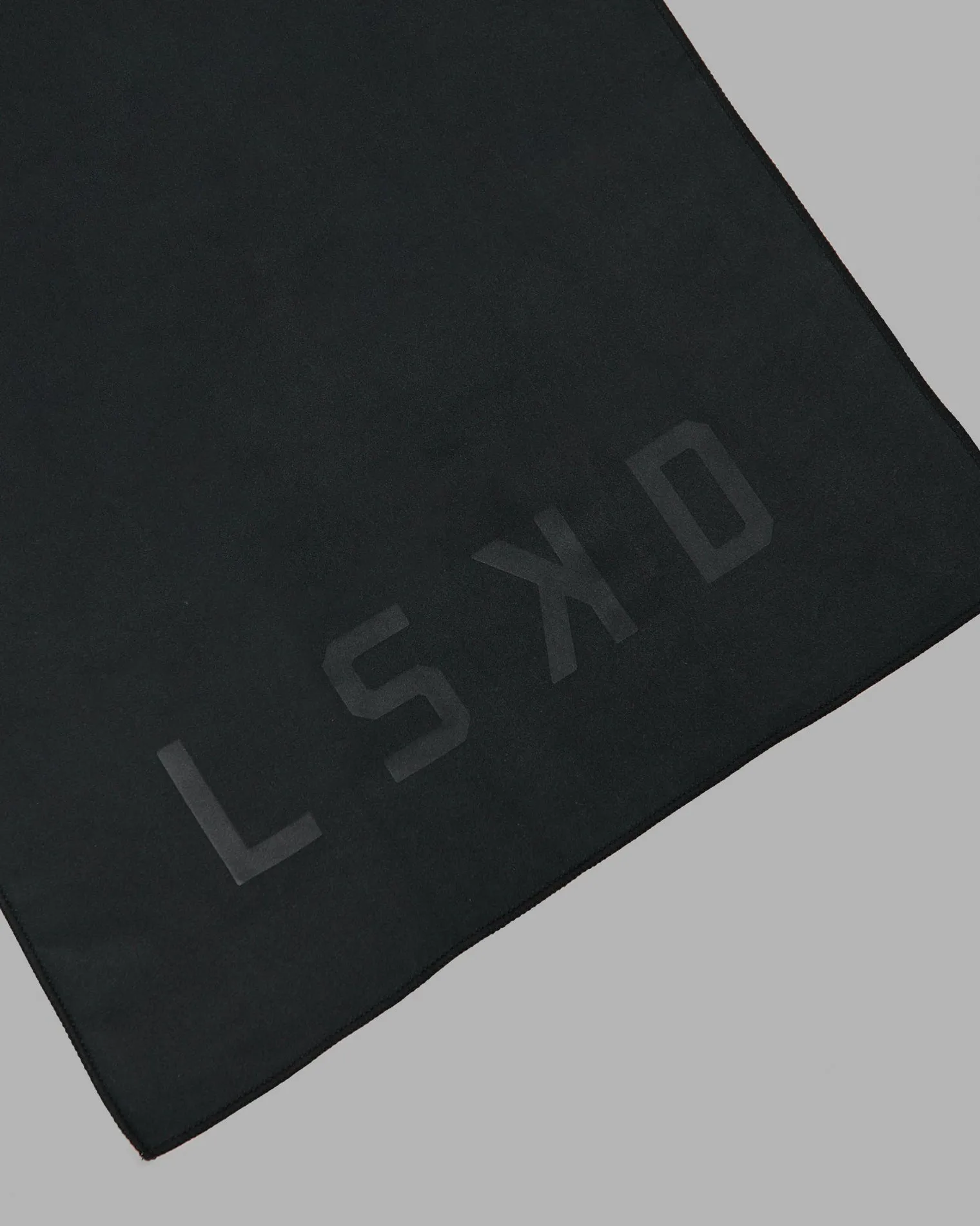 perform-microfibre-lightweight-yxMwYDZU-3.webp Discount LSKD Perform Microfibre Lightweight Towel Small Black