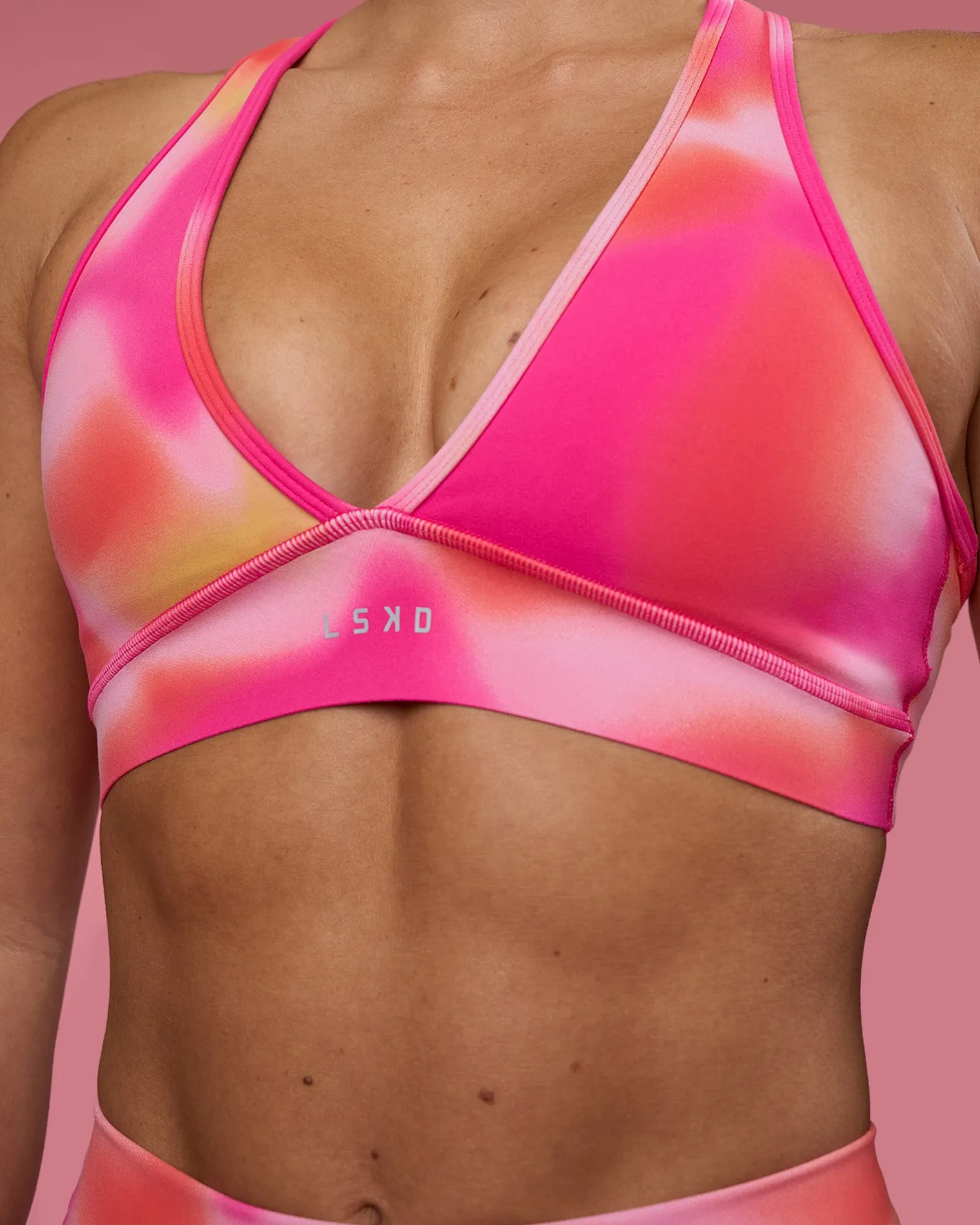 stamina-rise-sports-bra-vQLbUvAB-5.webp Outlet LSKD Stamina Rise Sports Bra Pink Glow Print
