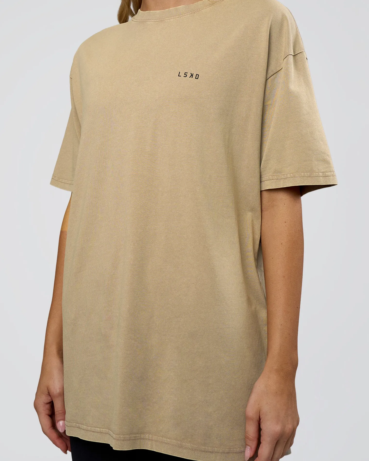 we-love-this-flxcotton-oversiz-lVBbbESo-8.webp Online LSKD We Love This FLXCotton Oversized Tee Greige Washed Black