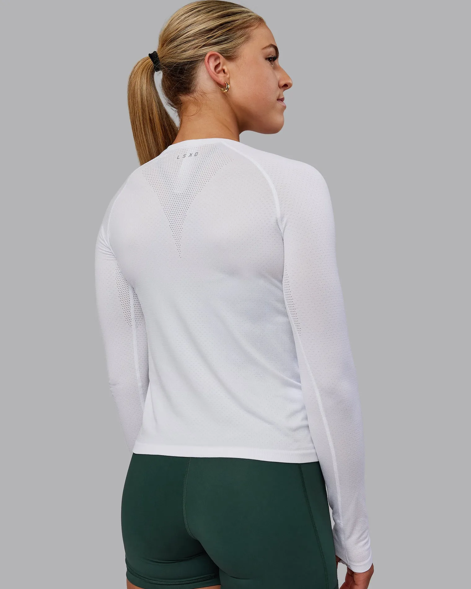 womens-aeroflx-seamless-long-s-HRtzwIwL-2.webp Outlet LSKD Womens AeroFLX+ Seamless Long Sleeve Tee White/White