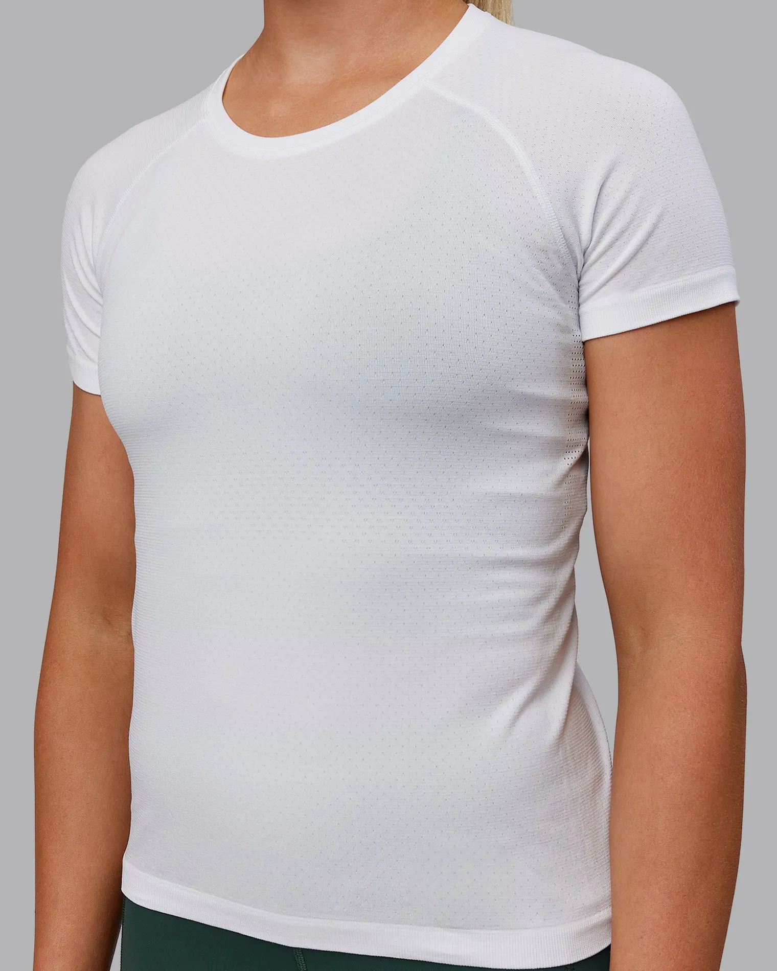 womens-aeroflx-seamless-tee-eSFxyebb-4.webp Clearance LSKD Womens AeroFLX+ Seamless Tee White/White